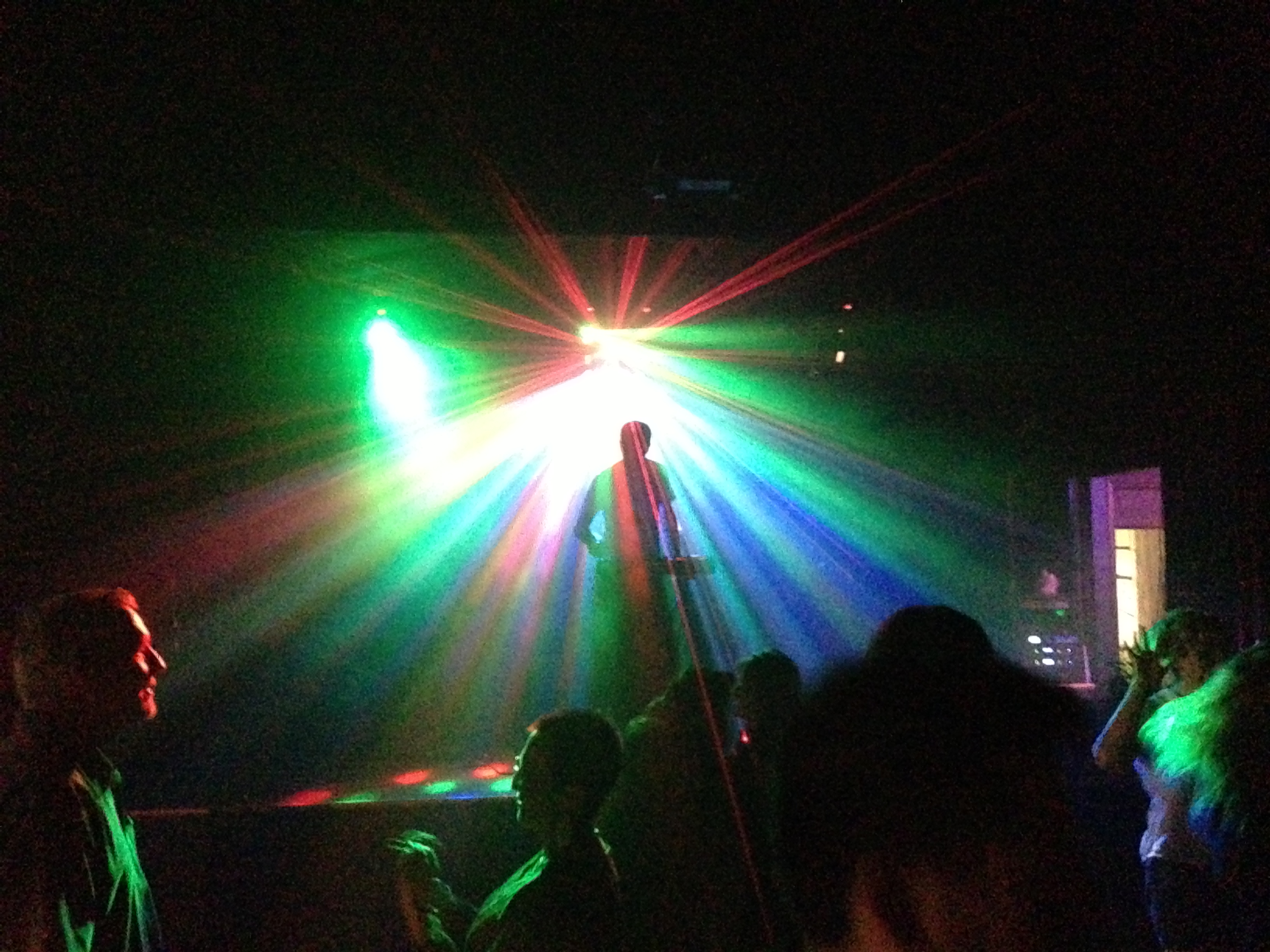 Silhouette of Richard Blade doing what he does best - spinning 80s music!